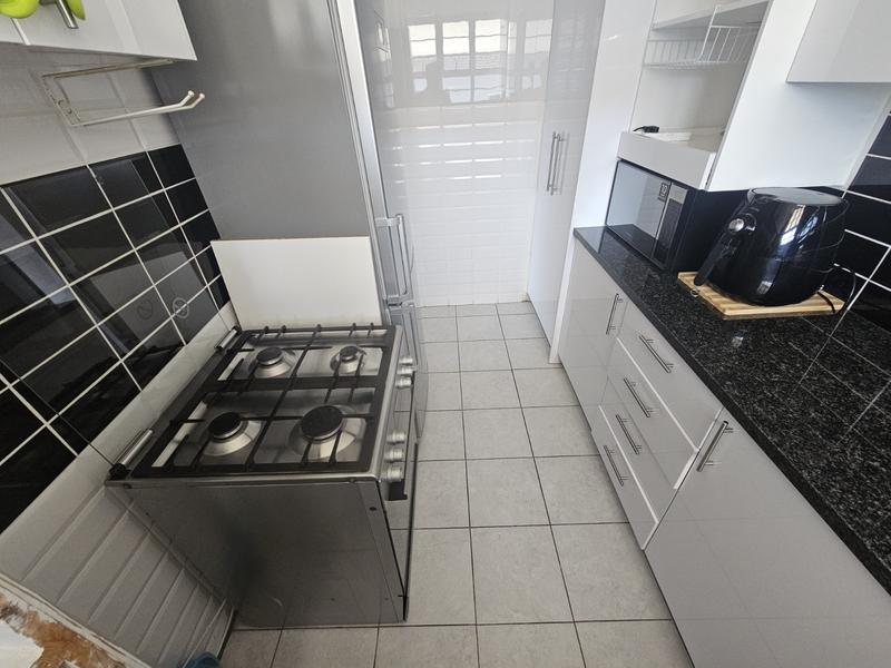 To Let 2 Bedroom Property for Rent in Rondebosch Western Cape
